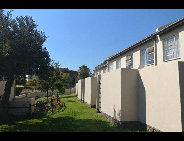 3 BEDROOM TOWNHOUSE FOR SALE IN BEDFORD GARDENS